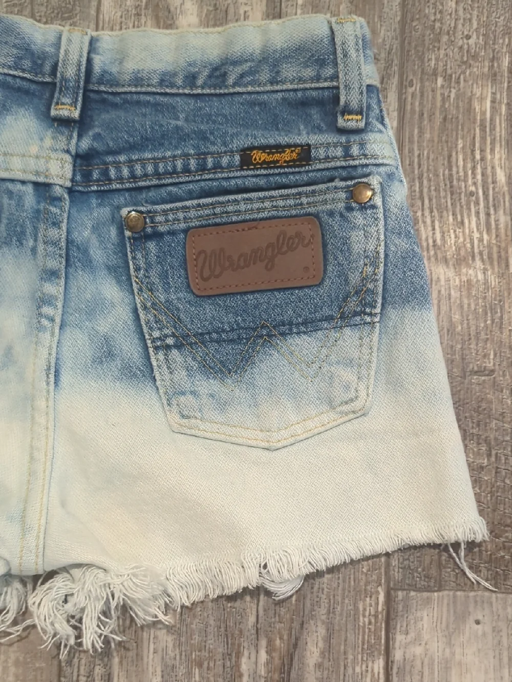 WRANGLER girls distressed cut-off frayed bleach-dip denim jean shorts sz 10 EUC